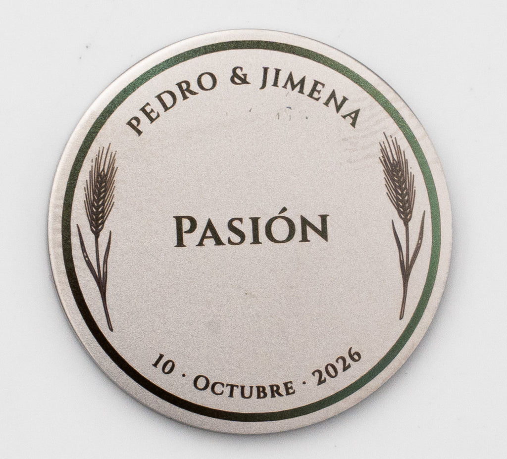 Arras de boda de acero con diseño de espigas de trigo y palabra Pasión grabada.