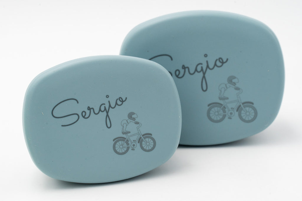 Tapas azul gris personalizadas con nombres y bicicletas