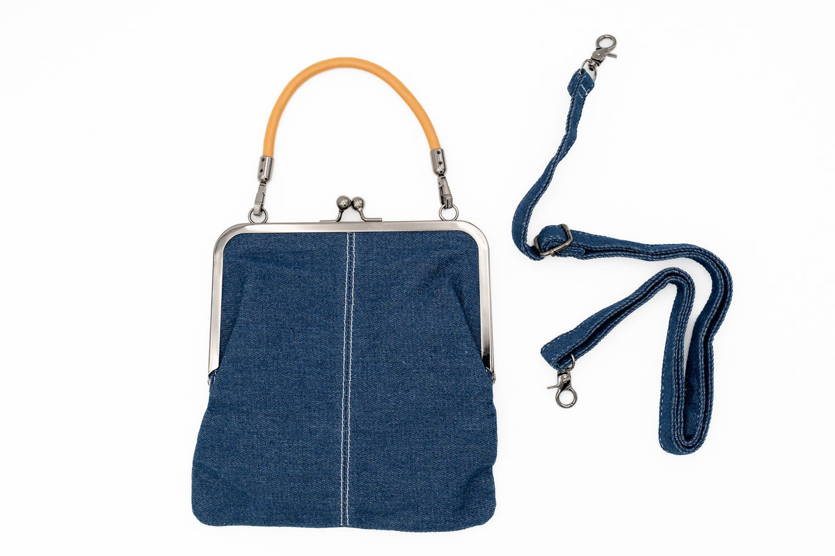 Borsa a mano in denim con chiusura metallica a scatto e manico corto color ocra