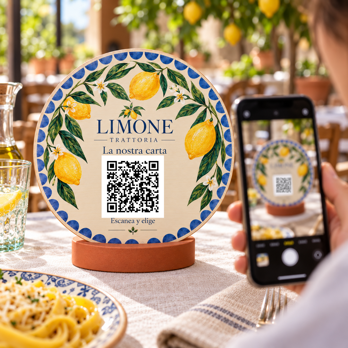 Simulazione di Cartello menu con QR mediterraneo e base · esempio d’uso