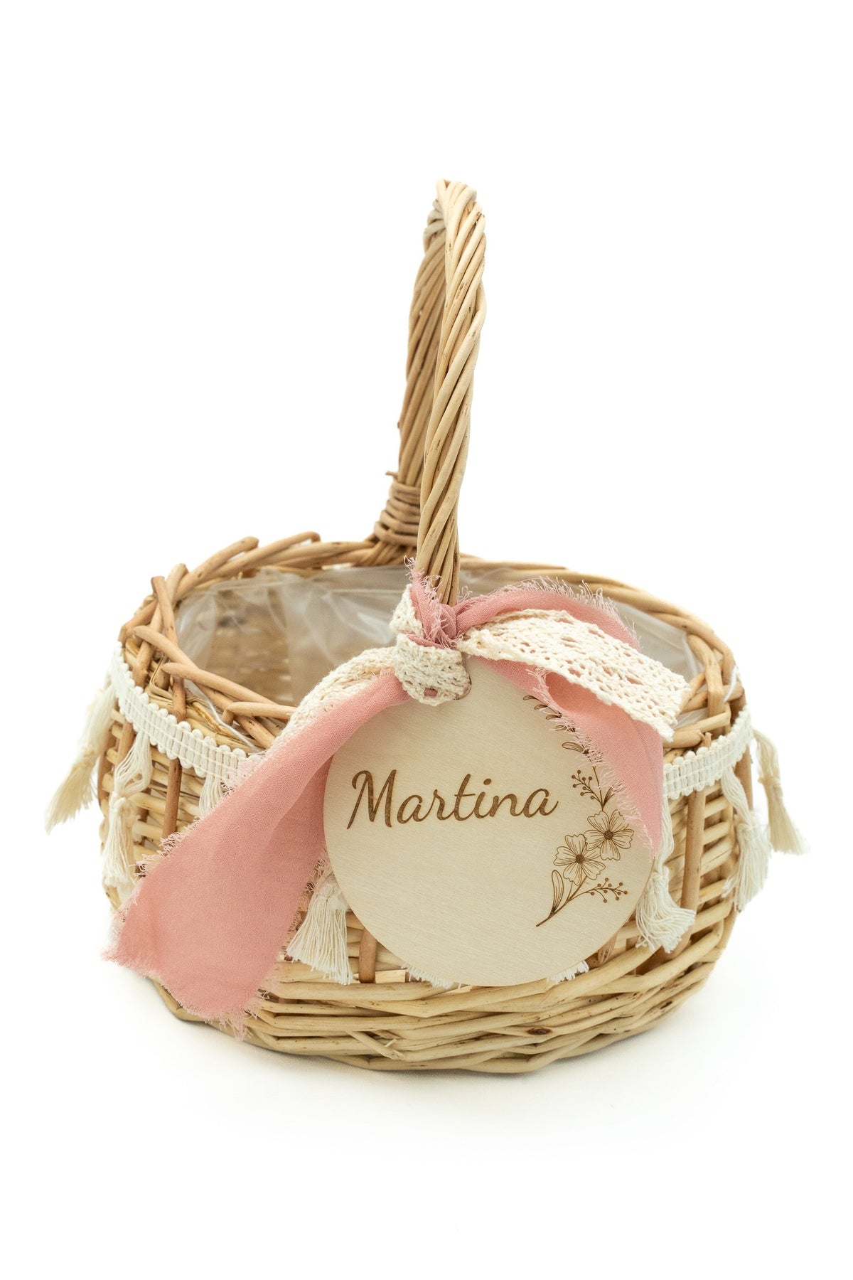 Cesto di rattan con fiocco rosa e pizzo e il nome Martina