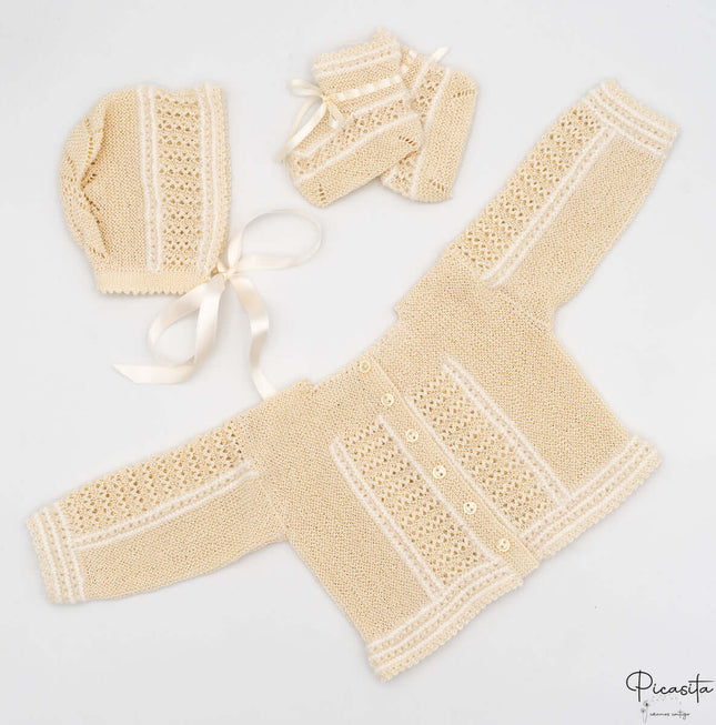 conjunto_recien_nacido_jersey_gorro_y_botitas_beige_modelo_1
