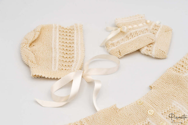 conjunto_recien_nacido_jersey_gorro_y_botitas_beige_modelo_1