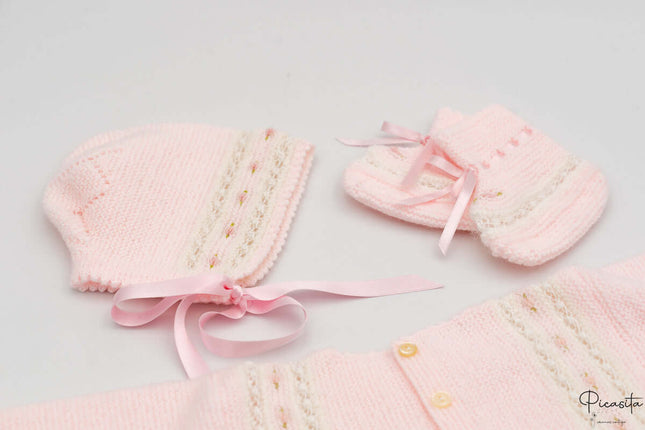 conjunto_recien_nacido_jersey_gorro_y_botitas_rosas_modelo_3