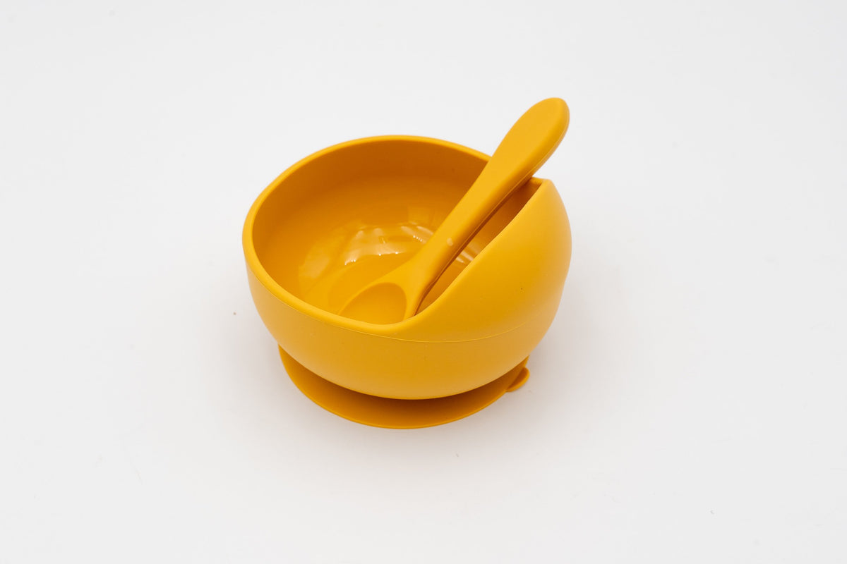 Ciotola color mango con ventosa e cucchiaio in silicone