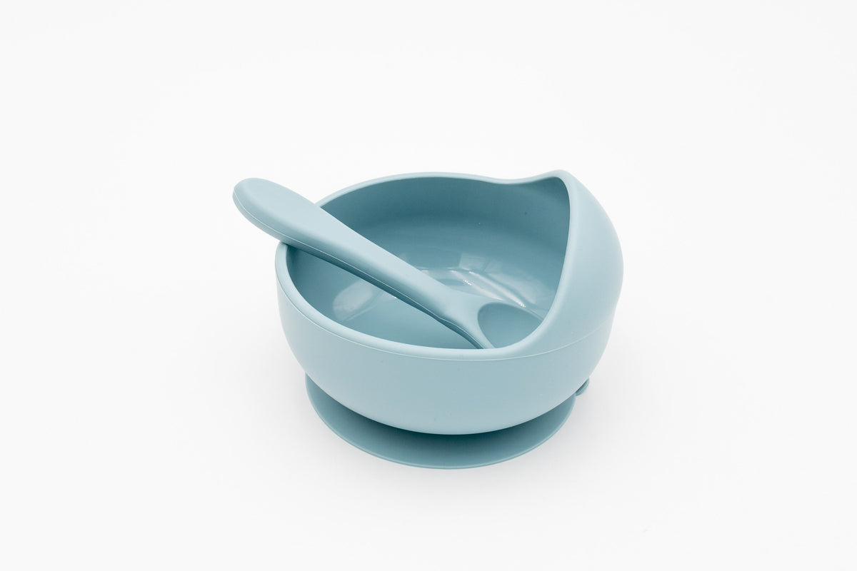 Ciotola blu in silicone con ventosa e cucchiaio coordinato