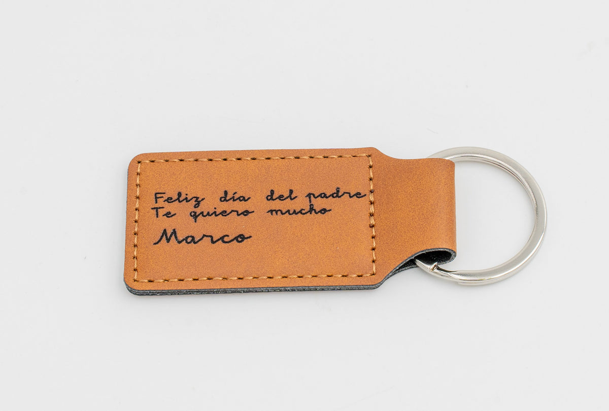 Portachiavi rettangolare marrone con dedica per la festa del papà.