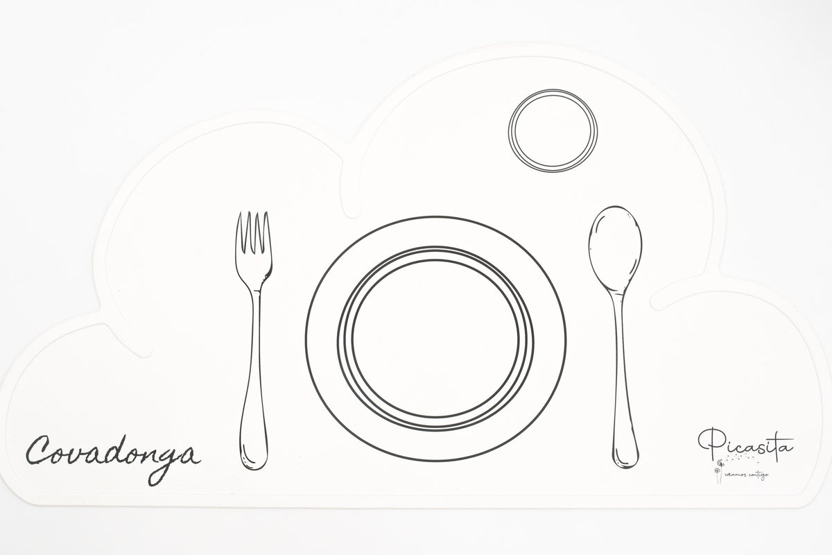 Tovaglietta a nuvola bianca con il nome Covadonga e un coperto da tavola disegnato