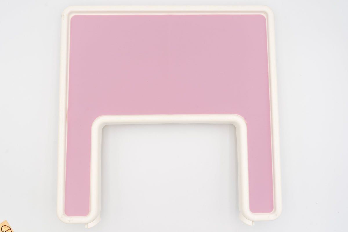 Tovaglietta in silicone rosa chiaro con taglio a U su un vassoio ANTILOP