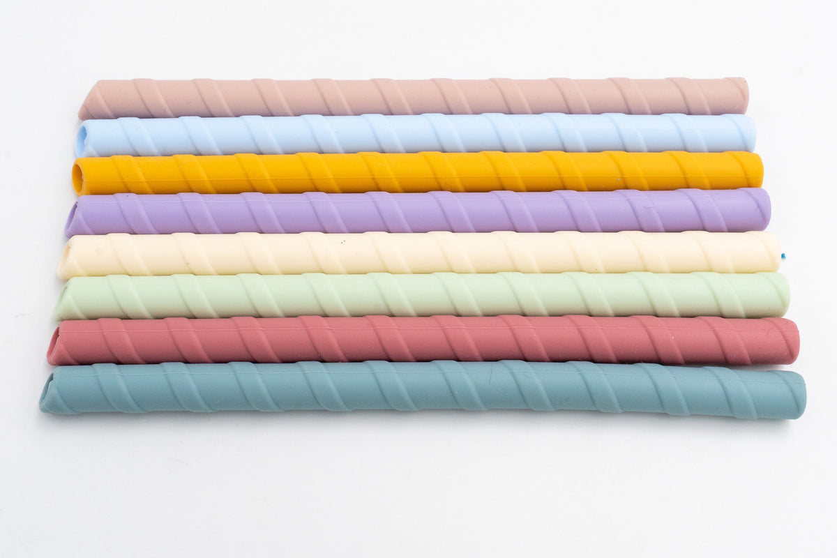 Cannucce corte in silicone con texture a spirale in colori pastello