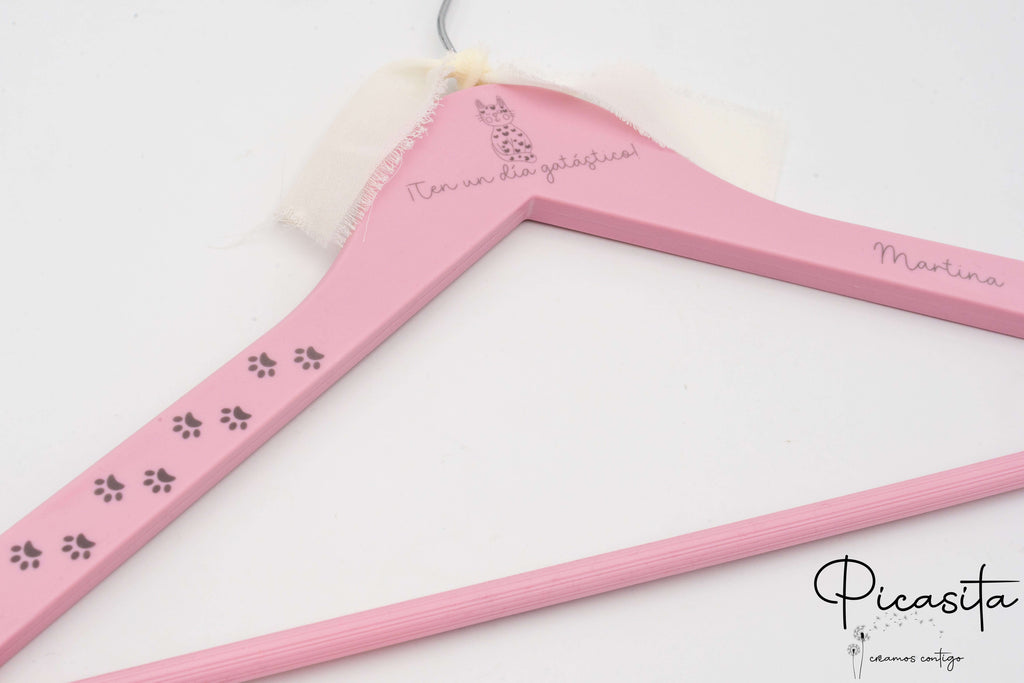 percha_personalizada_adulto_de_plastico_color_rosa