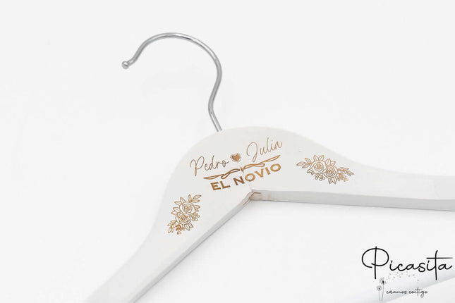 percha_personalizada_de_boda_hombros_anchos