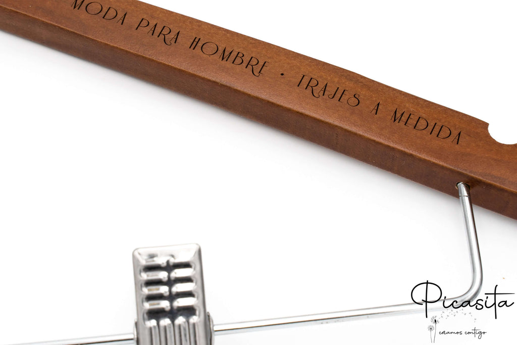 perchas_de_madera_con_pinzas