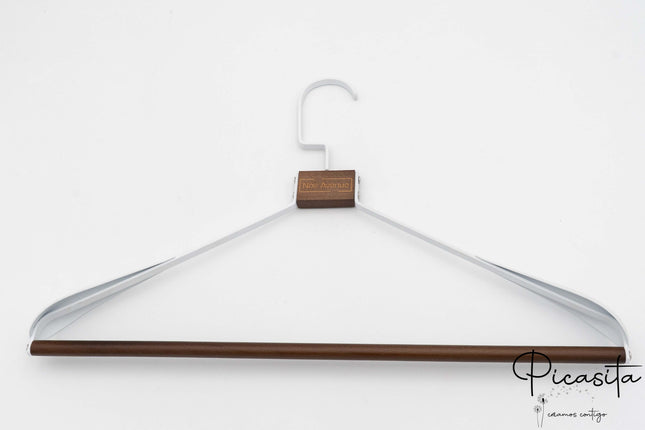 perchas_de_metal_y_madera