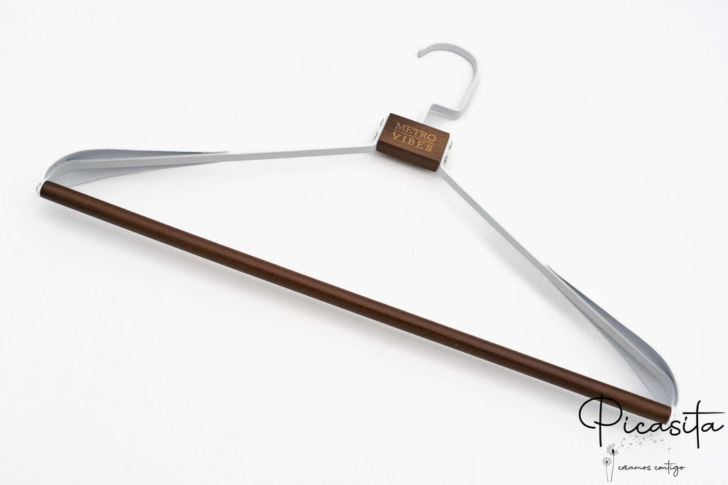 perchas_de_metal_y_madera