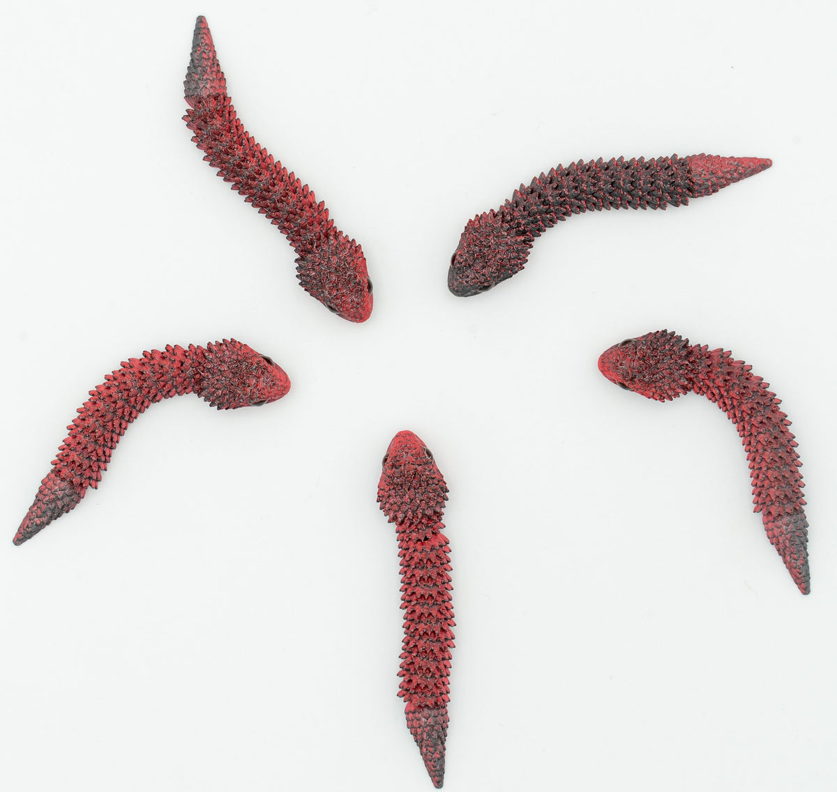 Serpenti 3D articolati nei toni del rosso scuro